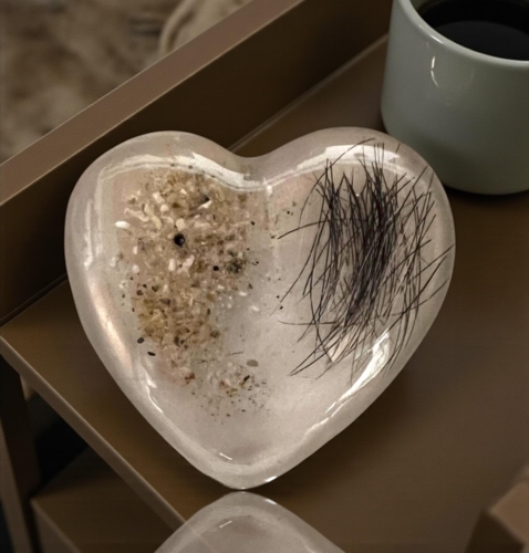 Pels indstøbt i Resin-hjerte model C