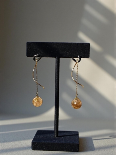 Øreringe med aske eller pels