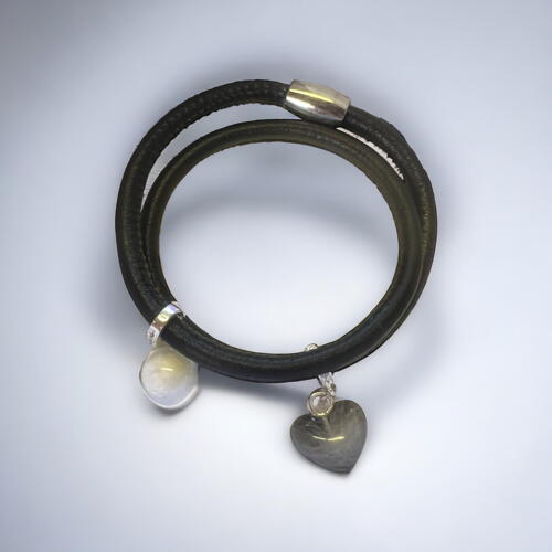 Leather bracelet with love pearl