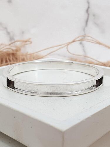 Armband mit Anhänger, der Asche oder Fell enthalten kann