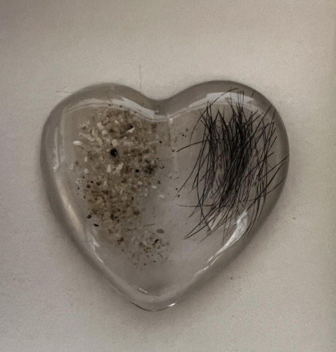 Pels indstøbt i Resin-hjerte model C