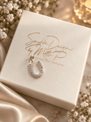 Zusatz zu deinem Schmuck. Hufeisen mit kleinem Stein aus Silber