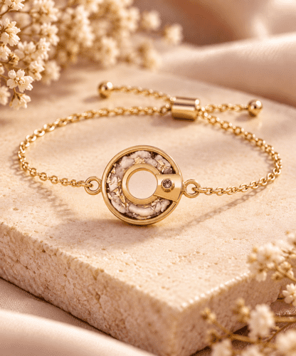 Armband mit Anhänger, der Asche enthalten kann