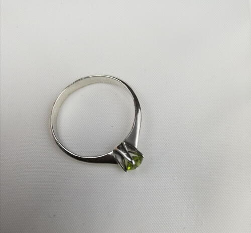 Ring with PERIDOT STONE