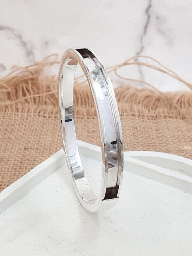 Armband mit Anhänger, der Asche oder Fell enthalten kann